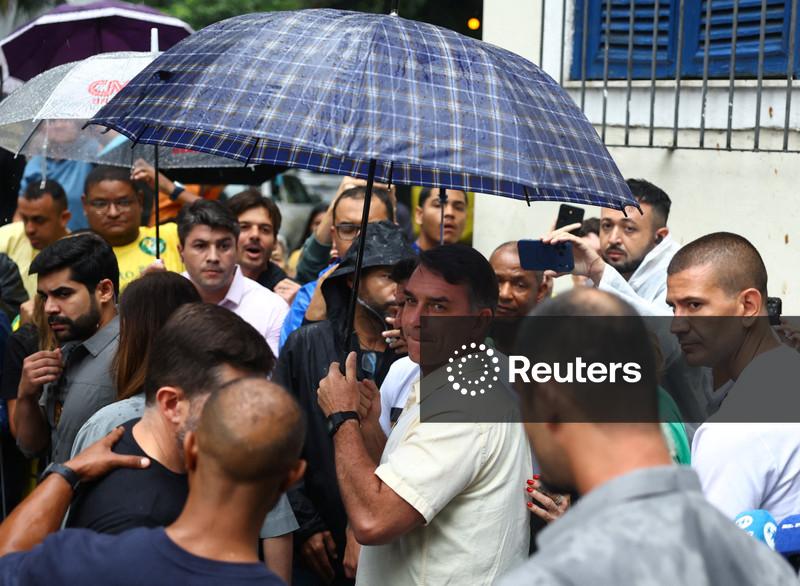 Flávio lidera apuração do 2º turno da eleição presidencial com 50,41% contra 49,59% de Lula, com 20,05% das seções eleitorais apuradas, diz TSE