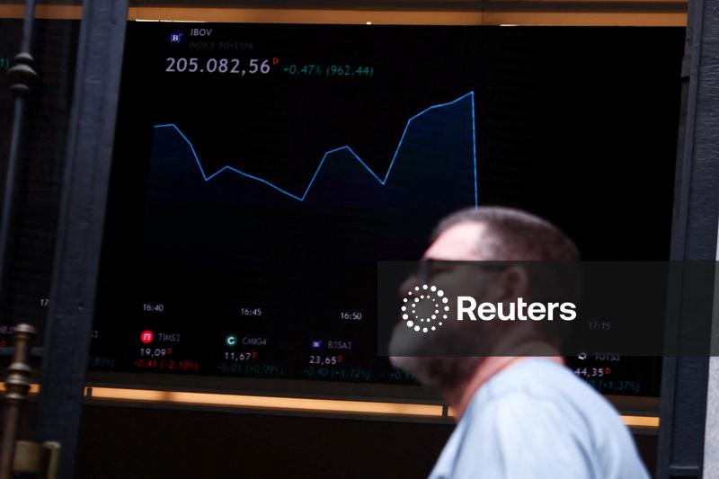 Exportadores avançam na B3 em dia de queda forte do Ibovespa após reeleição de Lula
