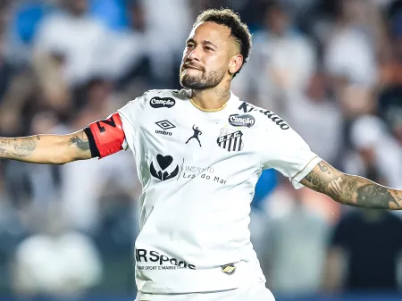 Neymar sai do banco, faz dois de pênalti e Santos arranca empate com o Flamengo