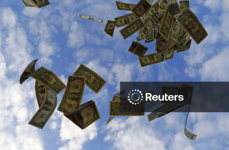 Dólar à vista fecha em alta de 0,76%, a R$5,3875 na venda