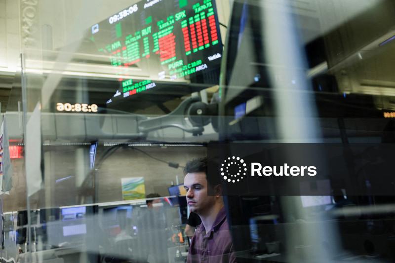S&P 500 abre em queda após resultados de bancos e sob peso do setor de semicondutores