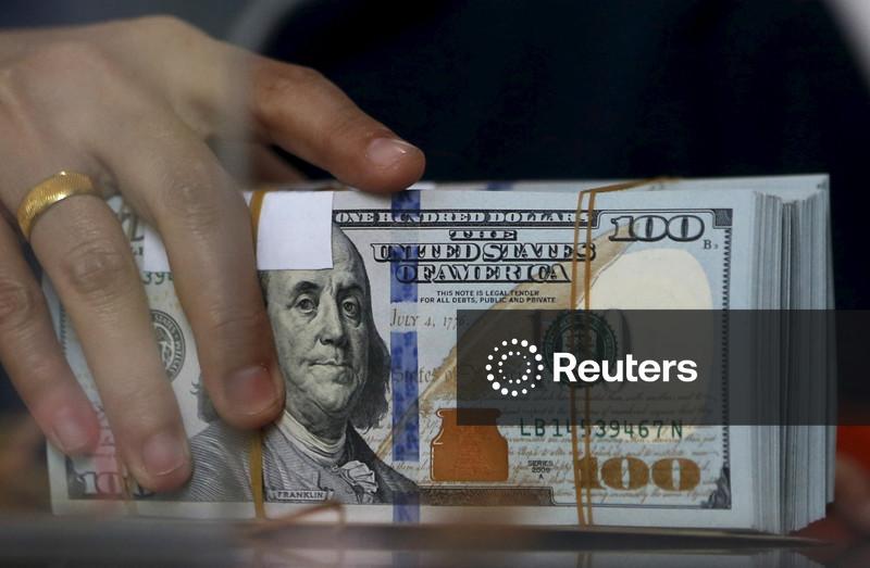 Dólar tem variações modestas após nova pesquisa eleitoral e antes de dados dos EUA