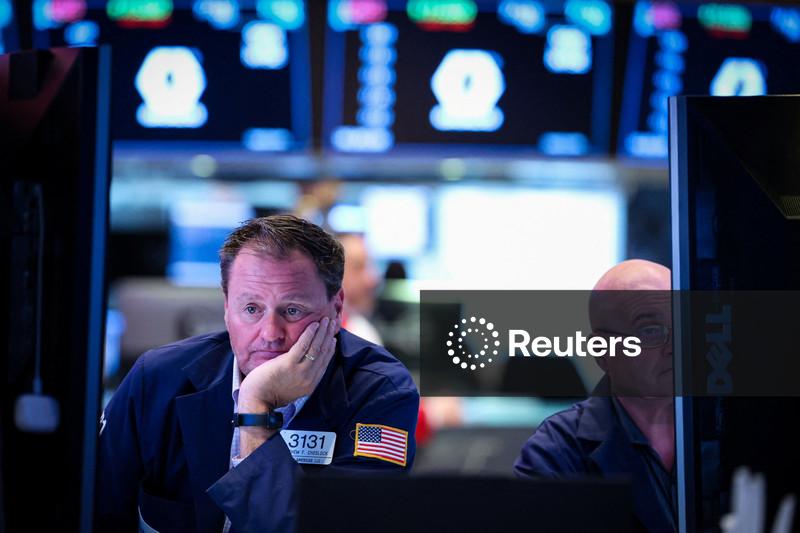 S&P 500 e Nasdaq fecham em baixa com alta nos preços do petróleo; ações de chips pesam