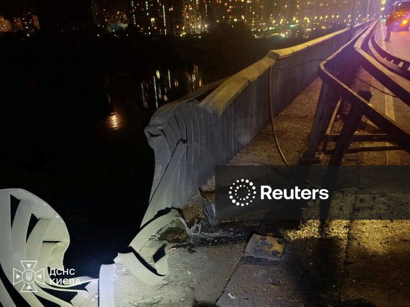 Ponte sobre o rio Dnipro, em Kiev, foi atingida durante um ataque russo, diz prefeito