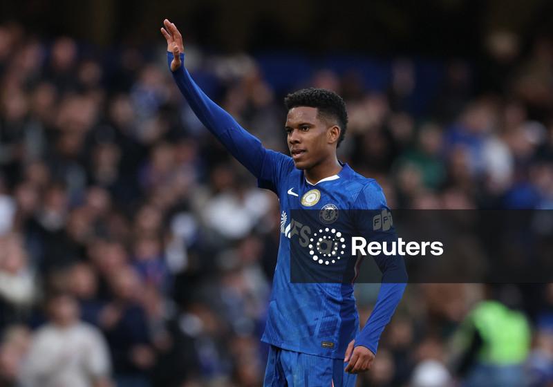 Técnico do Chelsea diz que Estêvão terá oportunidades e descarta transferência