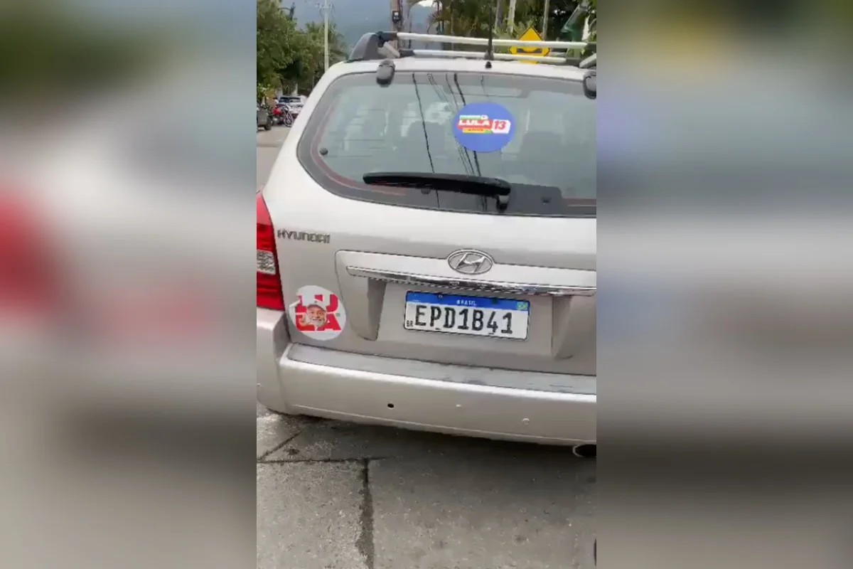 Carro invade calçada e atropela duas crianças durante manifestação em Ilhabela; motorista é detido