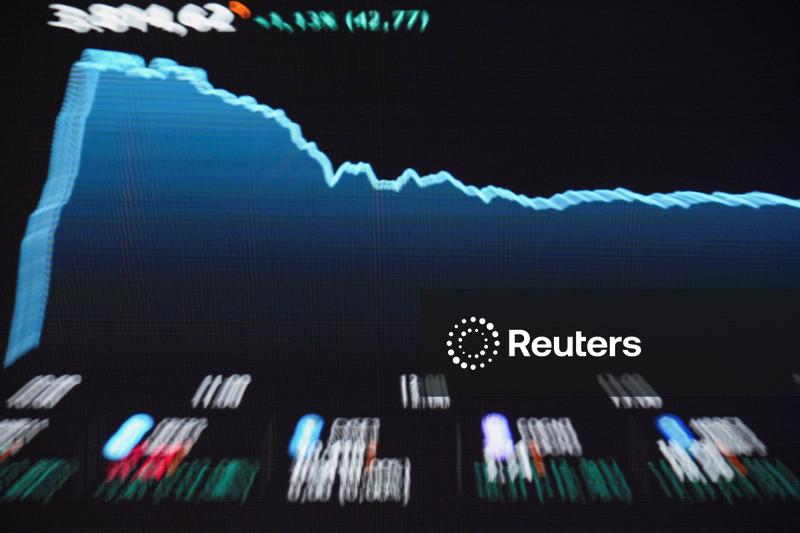 Ibovespa abre em queda com exterior no radar
