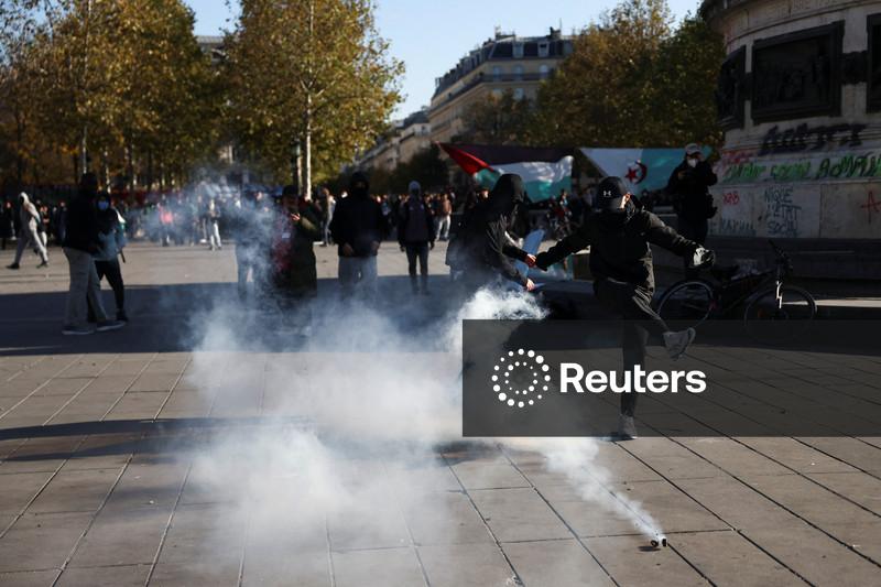 Premiê francês pede toques de recolher parciais em algumas regiões da França após protestos violentos