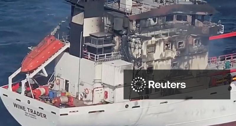 Dois navios pegam fogo na costa romena do Mar Negro; sete marinheiros estão desaparecidos