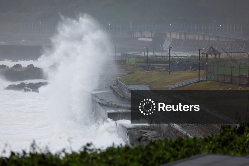 Taiwan tem paralisação diante da aproximação do tufão Champi; quase 1.000 voos cancelados