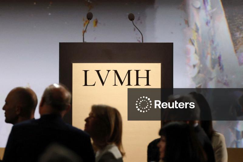 Crise na China atinge LVMH e diminui esperanças de renascimento do mercado de luxo