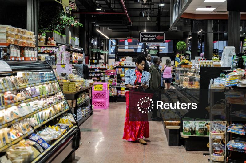 Pedidos de auxílio-desemprego nos EUA seguem próximos dos níveis mais baixos em 57 anos