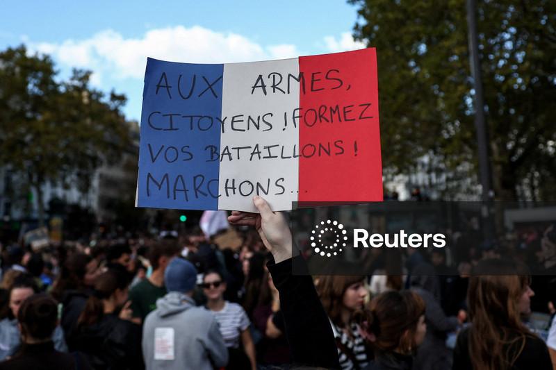 Estudantes franceses em protesto prometem continuar luta após conquistarem primeira vitória