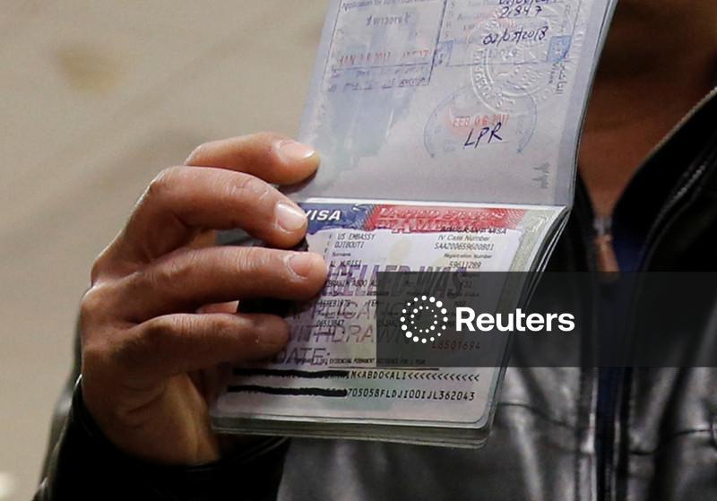 Governo Trump diz ter revogado mais de 300 mil vistos