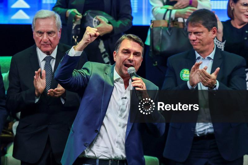 Flávio Bolsonaro diz que não irá a debate da Band com Lula