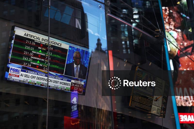 S&P 500 e Nasdaq fecham com forte queda, conforme novas dúvidas sobre IA levam a vendas no setor de tecnologia