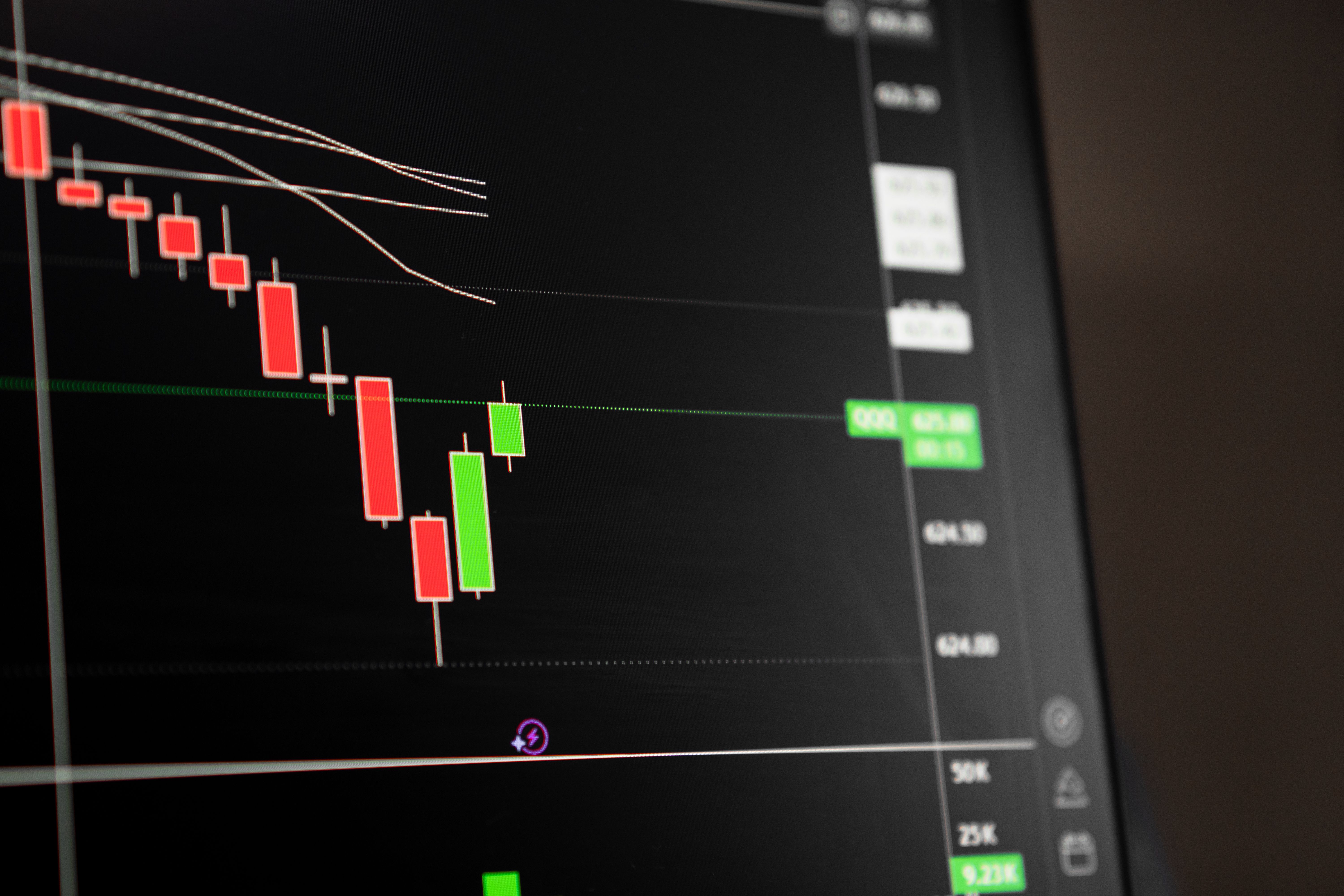 Ibovespa despenca ao menor nível desde agosto, e dólar segue acima de R$ 5,30 pesando no bolso do manauara
