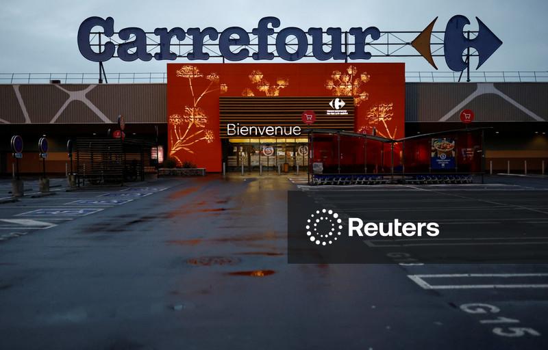 Ações do Carrefour têm forte queda à medida que tumultos na França levam à revisão para baixo de previsões