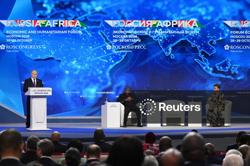 Putin corteja líderes africanos e diz que a Rússia é um parceiro melhor do que o Ocidente “colonial”
