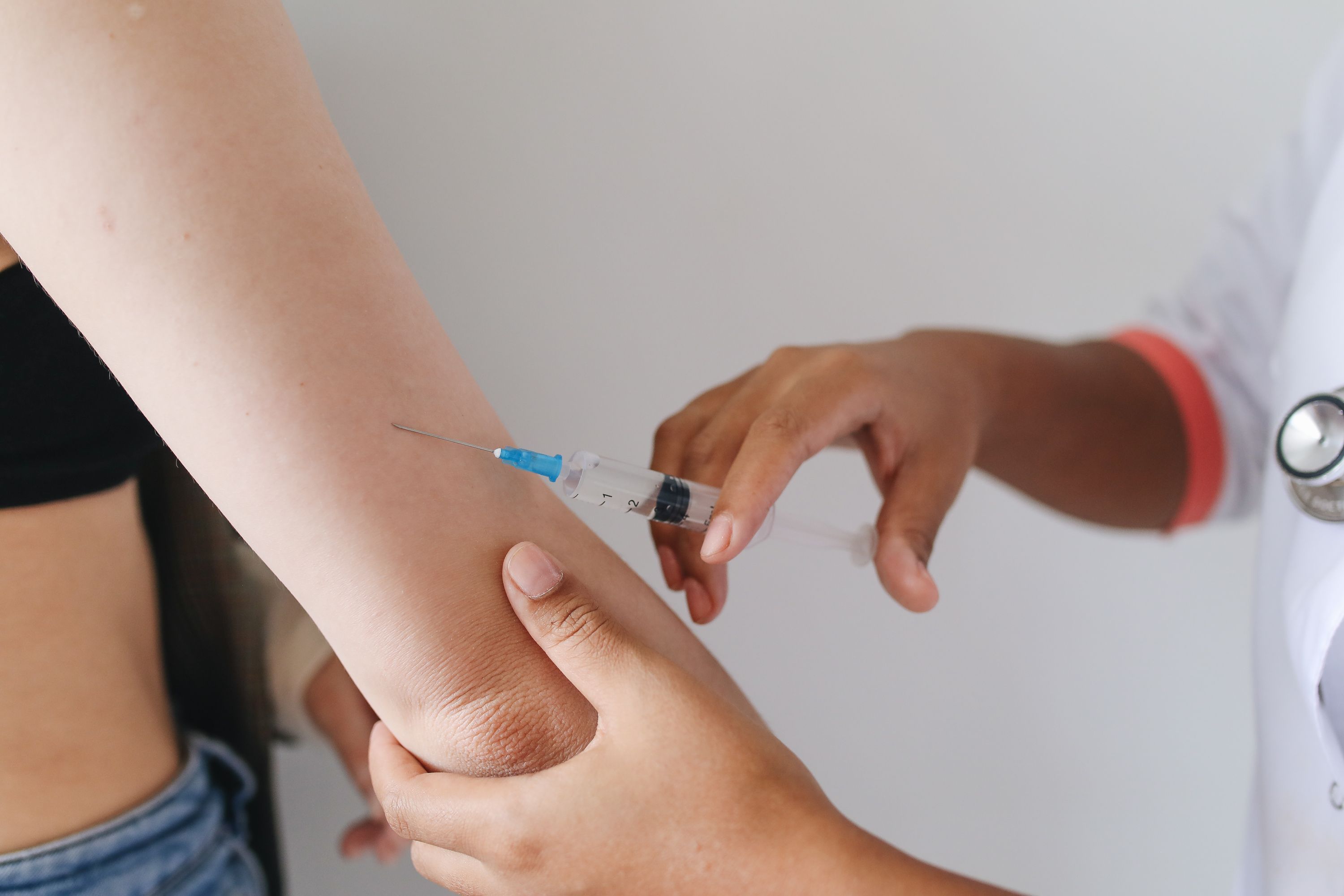Rio amplia faixa de vacinação contra meningite para adultos até 59 anos