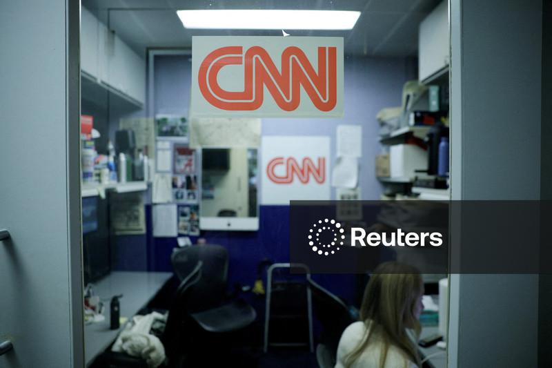 Juiz prorroga acesso de CNN, MS NOW e Politico à Casa Branca em meio a disputa judicial