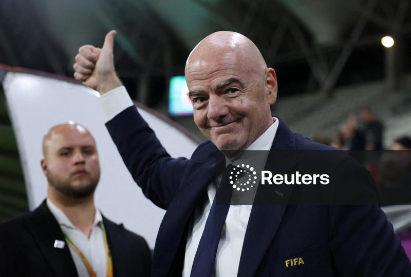 Líderes do futebol africano se unem em apoio a Infantino para reeleição na Fifa