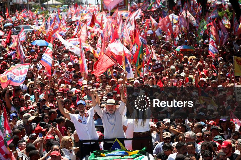 Sem orientação clara da campanha, base pró-Lula se mobiliza nas ruas e nas redes