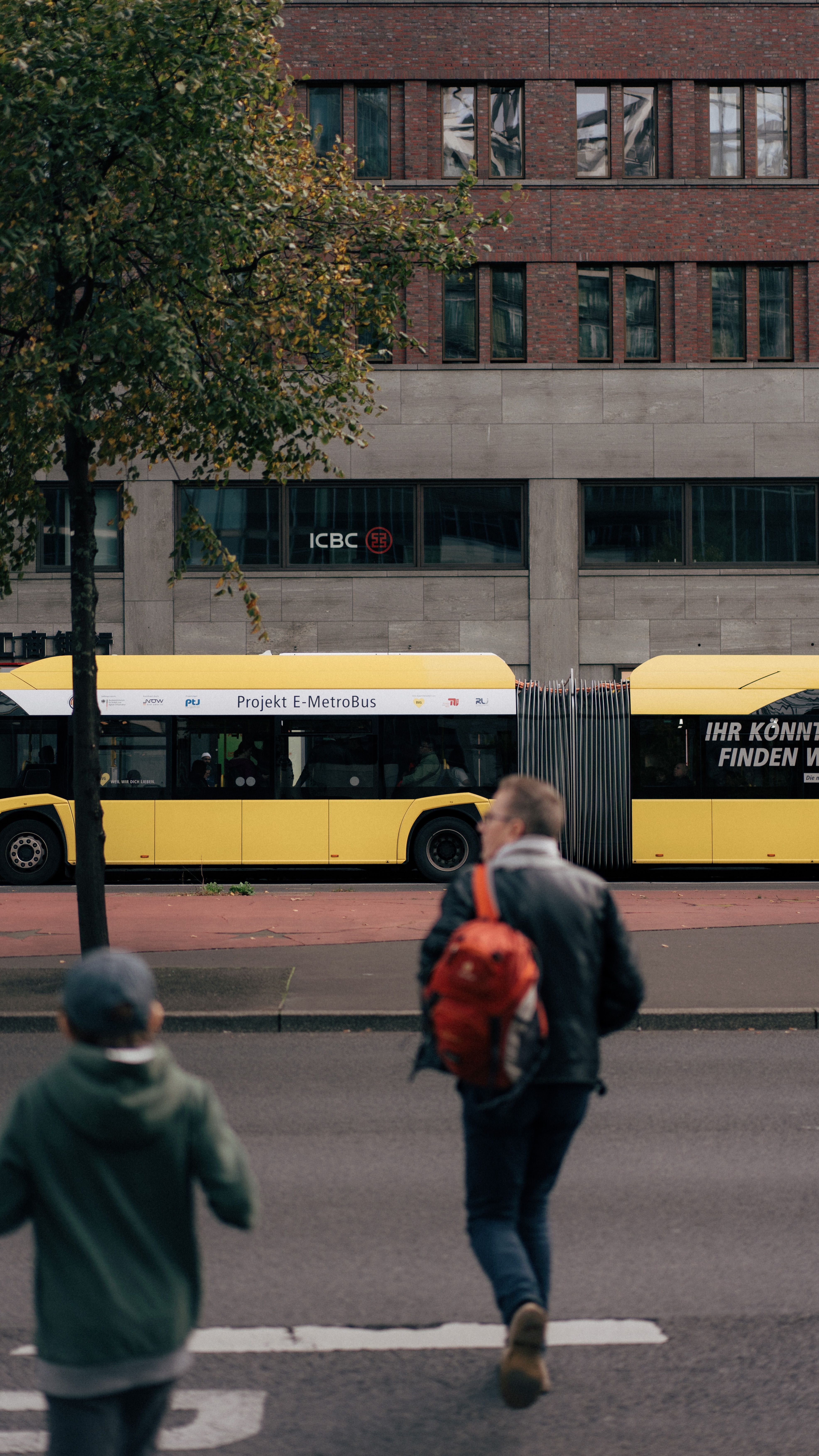 Obra na Rua Dr. Roberto Barrozo muda itinerário de quatro linhas de ônibus em Curitiba