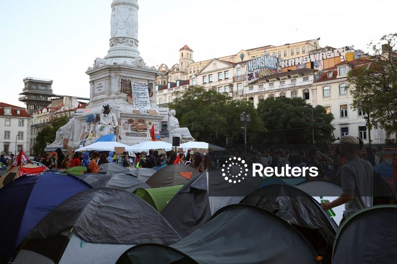 Polícia portuguesa desmonta acampamentos de protesto por moradia e prende 55 pessoas