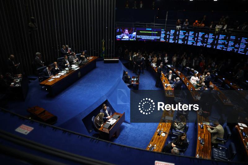 Senado aprova em 1º turno PEC que acaba com escala de trabalho 6x1
