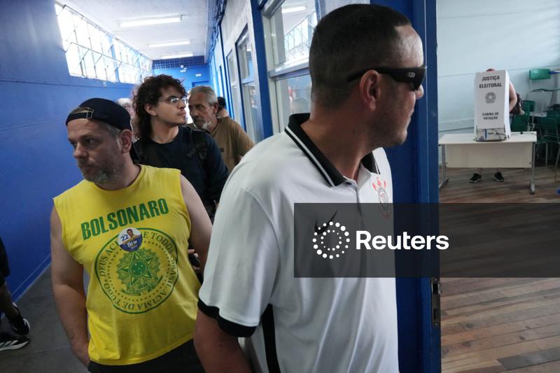 Com 41,57% das urnas apuradas, Flávio tem 50,41%, contra 41,44% de Lula, mostra TSE