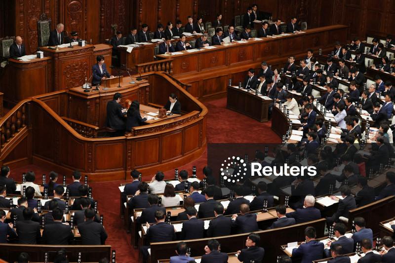 Premiê do Japão promete disciplina fiscal conforme dívida aumenta