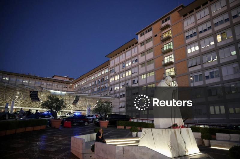 Papa Leão teve lobo do pulmão removido após médicos detectarem câncer, diz Vaticano