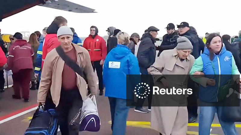 Moradores famintos de cidade ocupada pela Rússia voltam à Ucrânia em raro cessar-fogo