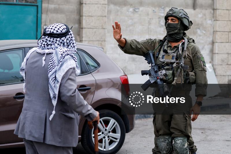 Palestinos protestam contra demolições na Cisjordânia enquanto israelenses votam