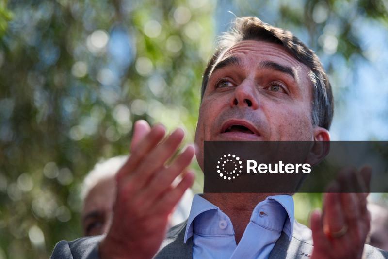 Flávio defende fim da reeleição, redução da maioridade penal e mudanças na reforma tributária por meio de PECs