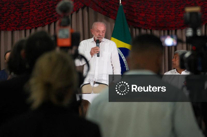 Campanha de Lula muda tom e adota "estratégia do medo" contra Flávio Bolsonaro