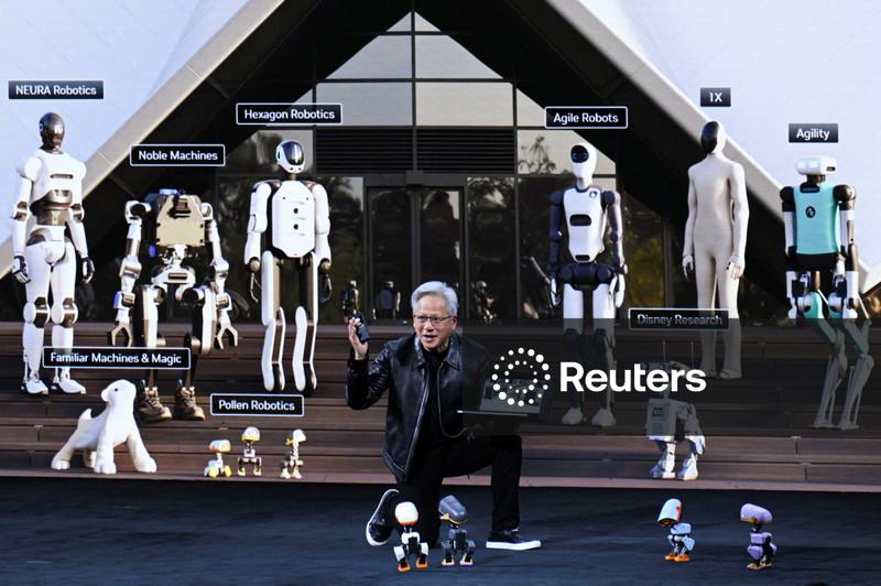 CEO da Nvidia celebra potencial da IA na Europa cercado por patos robôs