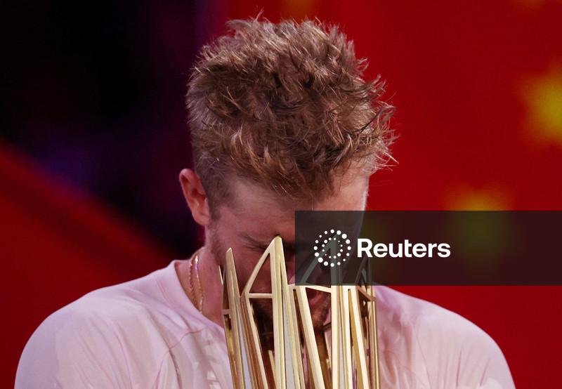 Davidovich Fokina derrota Jodar e conquista o Masters de Xangai
