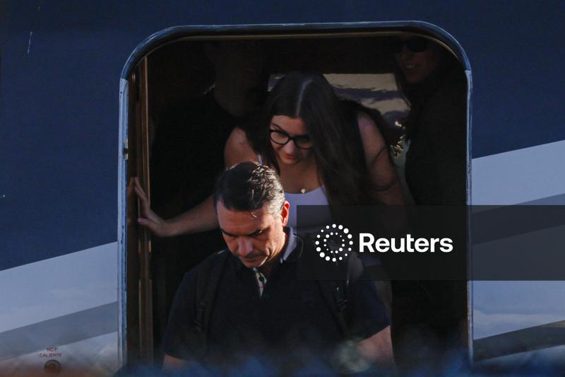 Flávio Bolsonaro chega aos EUA após derrota na eleição